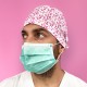 GORRO CASQUETE CON BOTONES CORAZONES ROSA SOBRE BLANCO